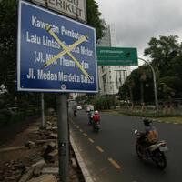 sepeda-motor-mulai-melintasi-jalan-thamrin