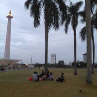 pencopotan-pagar-monas-atas-permintaan-rini-dan-anies