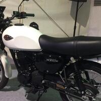 isi-tangki-kawasaki-w175-bisa-diajak-lari-sampai-530-km
