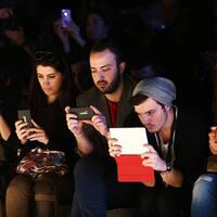 8-kebiasan-pria-di-instagram-yang-patut-kamu-curigai