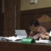 novanto-tertidur-saat-persidangan