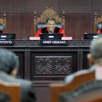 ketua-mk-terbukti-melanggar-etik