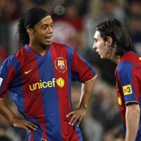 barcelona-tunda-laga-hingga-tengah-malam-demi-magis-ronaldinho