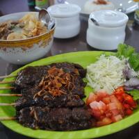 menelusuri-sejarah-sate-dan-soto-kerbau-simbol-toleransi-di-kota-kudus