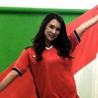 wow-cantiknya-maria-ozawa-beraksi-mengenakan-jersey-timnas-indonesia