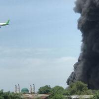 rumah-pengepul-sampah-di-sekitar-bandara-soekarno-hatta-terbakar