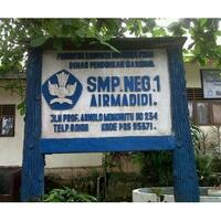 siswa-setuju-sekolah-ini-relokasi-gara-gara-teror-bau-mayat