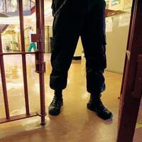 bantu-dua-napi-narkoba-kabur-mae-siram-air-cabai-ke-wajah-polisi