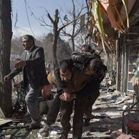 serangan-bom-ambulans-di-afghanistan-95-orang-tewas