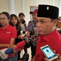 tepis-tuduhan-tak-ramah-islam-pdip-ada-salat-jumat-di-kantor