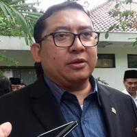 fadli-zon-jokowi-lakukan-pencitraan-yang-bagus-saat-jadi-imam-salat-di-afghanistan