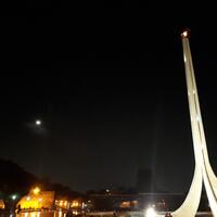 warga-di-tmii-antusias-sambut-gerhana-bulan-walau-cuaca-mendung