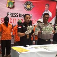 gaji-tak-cukup-satpam-di-tangsel-bisnis-dolar-palsu