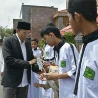 dariyoutube-pelajar-cirebon-penasaran-sosok-tgb