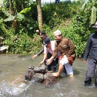 batu--bidak-catur--di-sungai-cibojong-sukabumi-dibongkar