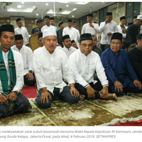jusuf-kalla-salat-subuh-bareng-ustad-abdul-somad