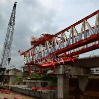 dirjen-perkeretaapian-selidiki-penyebab-crane-ambruk