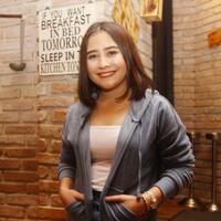 prilly-latuconsina-tak-sangka-bisa-ke-los-angeles-apalagi-untuk-kerja
