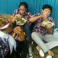 foto-instagram-anies-penuh-perhatian-menyapa-warga-korban-banjir