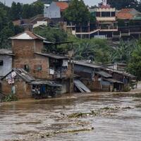 ditanya-solusi-banjir-jangka-panjang-anies--nanti-sebentar