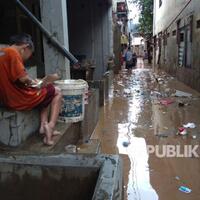 warga-korban-luapan-ciliwung-butuh-bantuan-bumbu-dapur
