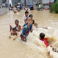 bujuk-korban-banjir-pindah-sandiaga-touch-and-feel