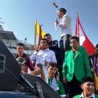 ratusan-pemuda-berdemo-minta-salon-ditutup