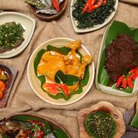 mendunia-ini-6-fakta-unik-tentang-rumah-makan-padang
