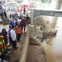 usai-naturalisasi-sungai-anies-baswedan-ajak-korban-banjir-tabah