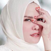 dikenal-sosialita-ini-deretan--pabrik-uang--angel-lelga