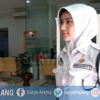 model-cantik-banting-setir-jadi-satpam-doi-sering-mendapat-cibiran-tapi-begini