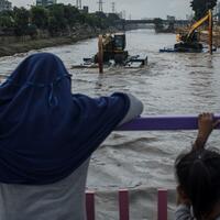 naturalisasi-sungai-tetap-perlu-relokasi