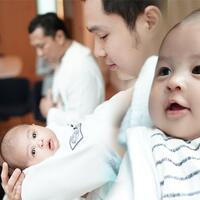 7-potret-menggemaskan-raphael-moeis-setelah-satu-bulan-lahir-ganteng-banget