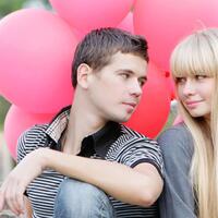 4-kisah-cinta-pasangan-yang-bikin-baper-saat-valentine