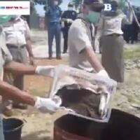 duh-gadis-ini-tarik-keluar-14-cacing-dari-matanya