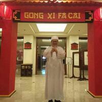 bermodal-kardus-warga-ramai-minta-angpao-di-vihara-ancol