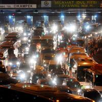 tol-cikampek-macet-26-kilometer
