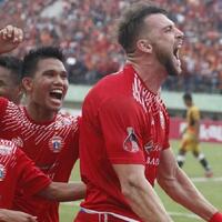 simic-cetak-dua-gol-persija-sementara-ungguli-bali-united