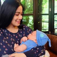 bunda-ingin-si-kecil-dapat-asi-eksklusif-dengan-lancar-yuk-ikuti-trik-titi-kamal