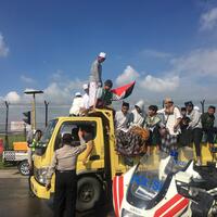 massa-penyambut-rizieq-dihalau-dari-bandara