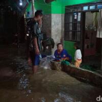 tanggul-jebol-permukiman-di-paseh-bandung-tergenang-banjir