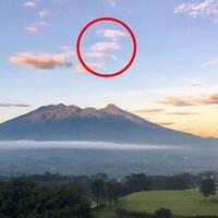 ada-awan-putih-mirip-14-di-foto-gunung-salak-ala-ani-yudhoyono