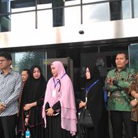 isteri-novel-saya-berdoa-semoga-diberi-kemudahan