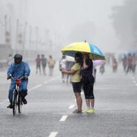 hujan-bakal-guyur-ibu-kota-di-siang-hari