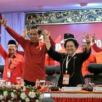 antusias-saat-diumumkan-jadi-capres-pdip-jokowi-teriak--metal