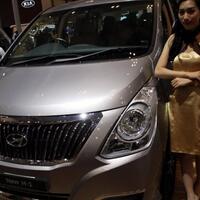 lagi-ngetren-kantor-berjalan-toyota-hiace-dan-hyundai-h1-jadi-opsi