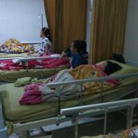 pemkab-tangerang-tanggung-biaya-pengobatan-korban-keracunan-makanan