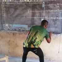 guru-asal-ghana-yang-mengajar-ms-word-di-papan-tulis-mendapatkan-perhatian-microsoft