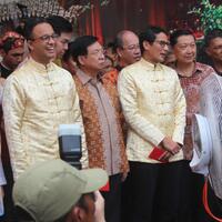 anies-sandi-kompak-gunakan-busana-cheongsam