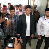 tiba-di-uin-ar-raniry-tgb-disambut-dosen-dan-ribuan-mahasiswa